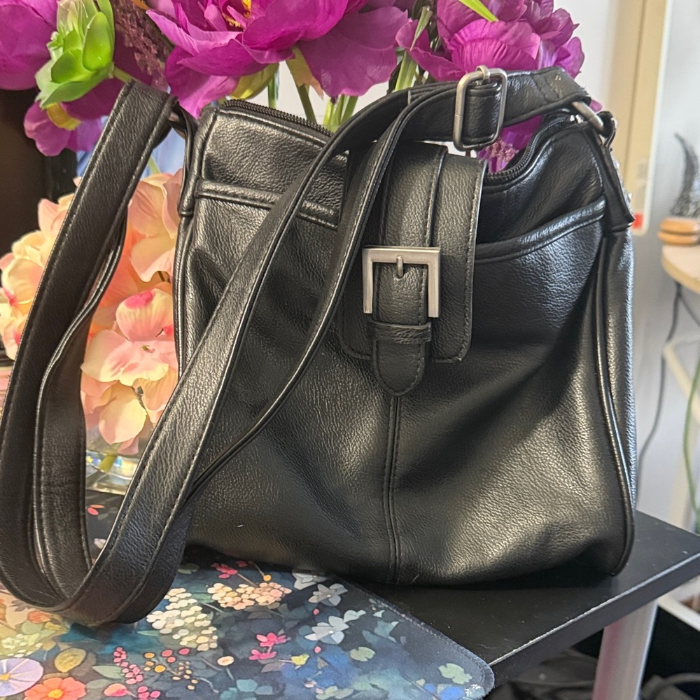 Elegant Black Leather Shoulder Bag